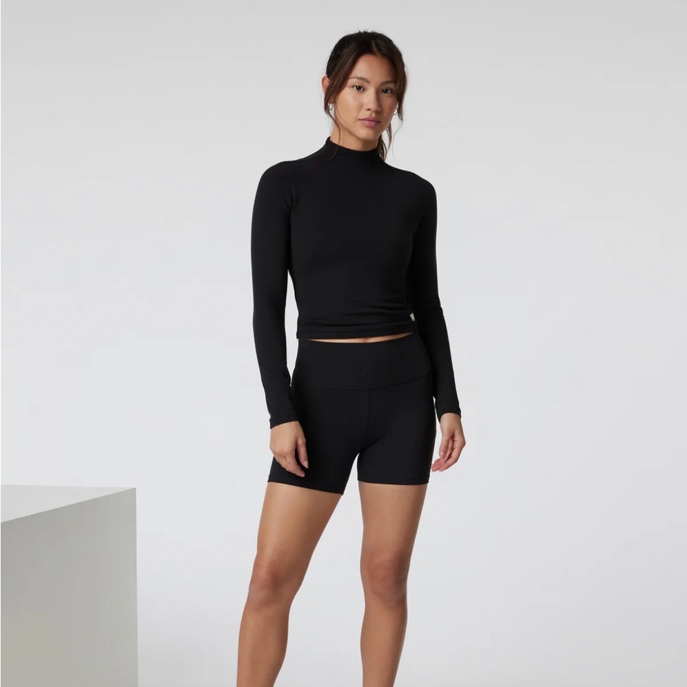 Vuori Black Long Sleeve Crop Top